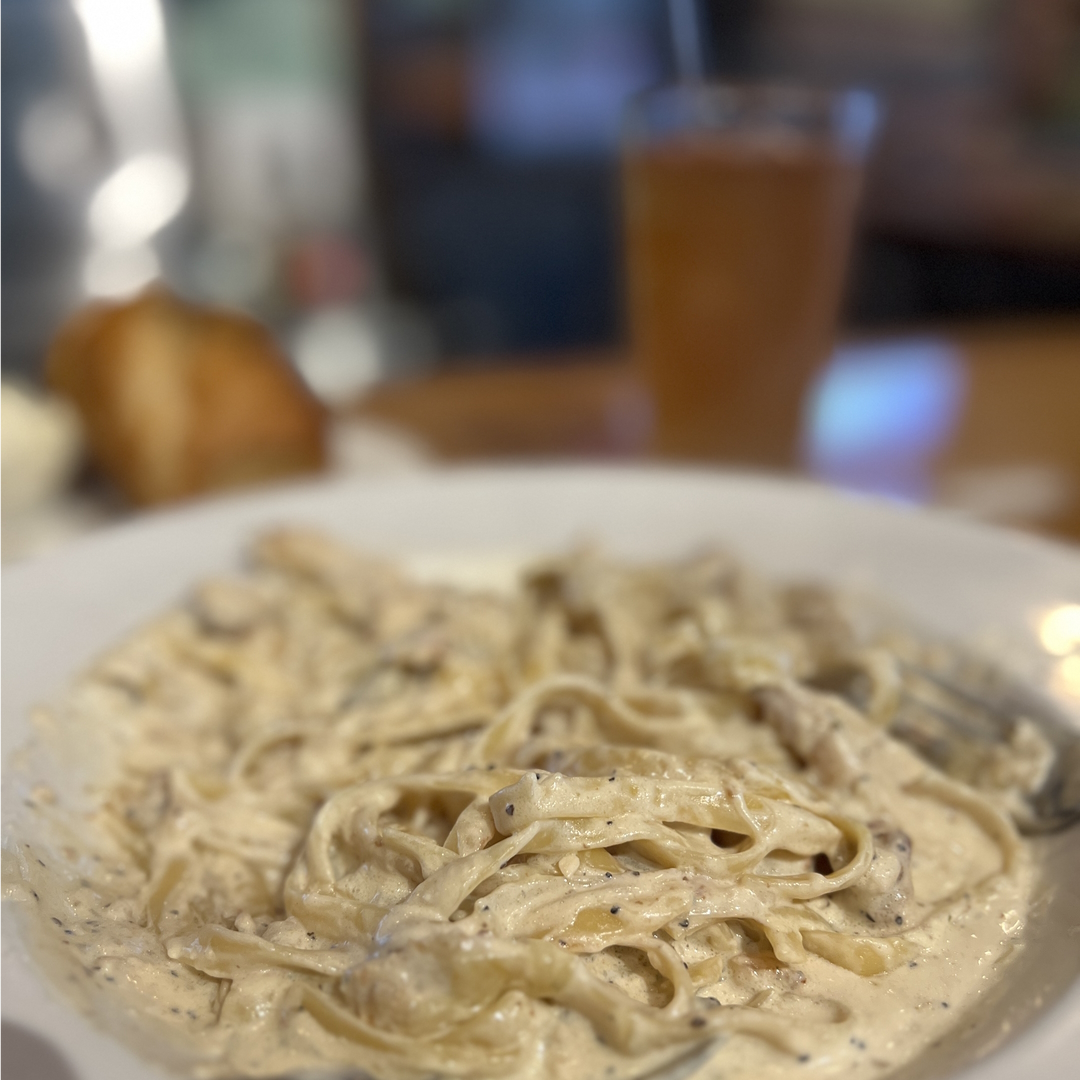 The 522 - Fine Wine and Taps - fresh hand made fettuccine with chicken -Woodinville WA Lunch